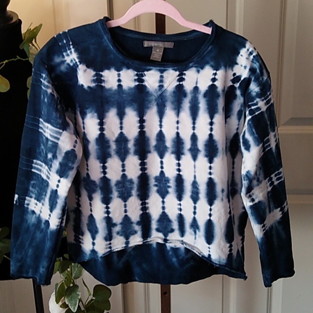 Tie dye long sleeve sweatshirt, hi-low, like new, blue and white.